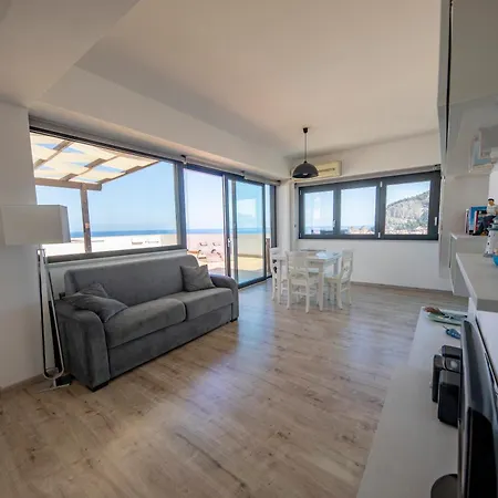 The Penthouse In Appartamento Cefalù